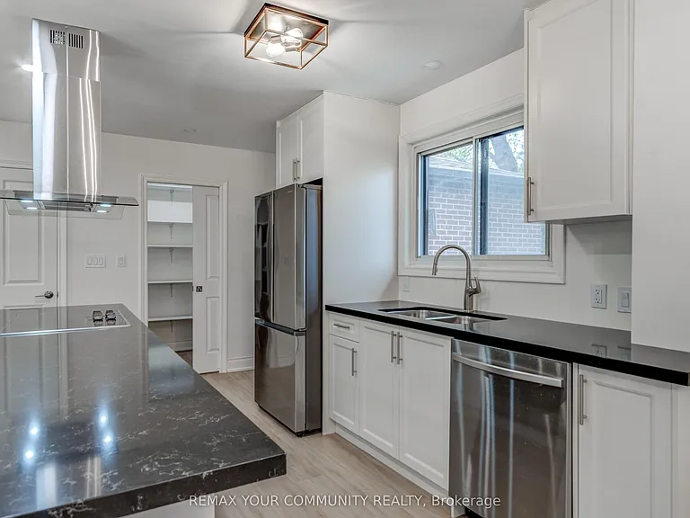 18 Ironshield Cres — Photo 8