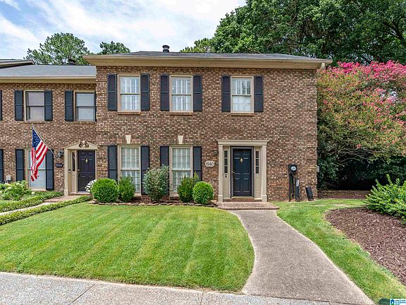 2nd image of 1940 Mountain Laurel Ln