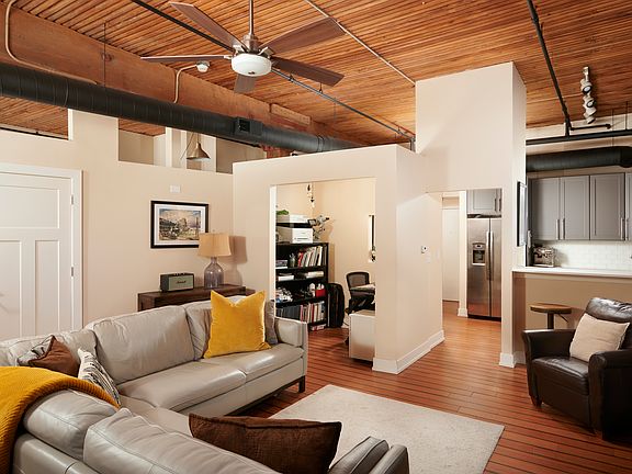 5th image of 900 S Wabash Ave APT 604