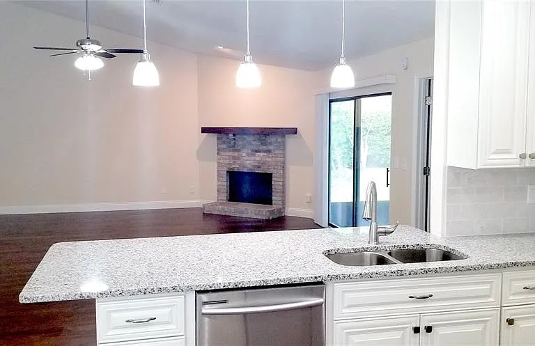 568 Carrigan Ave — Photo 2