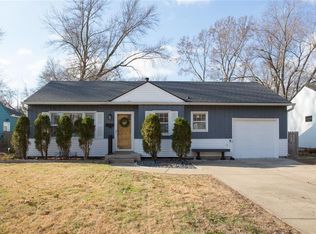 5542 Ash Dr, Roeland Park, KS 66205