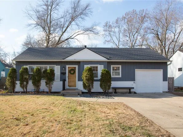 5542 Ash Dr, Roeland Park, KS 66205