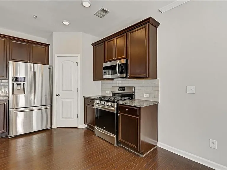 1237 Foxcroft Ln — Photo 17
