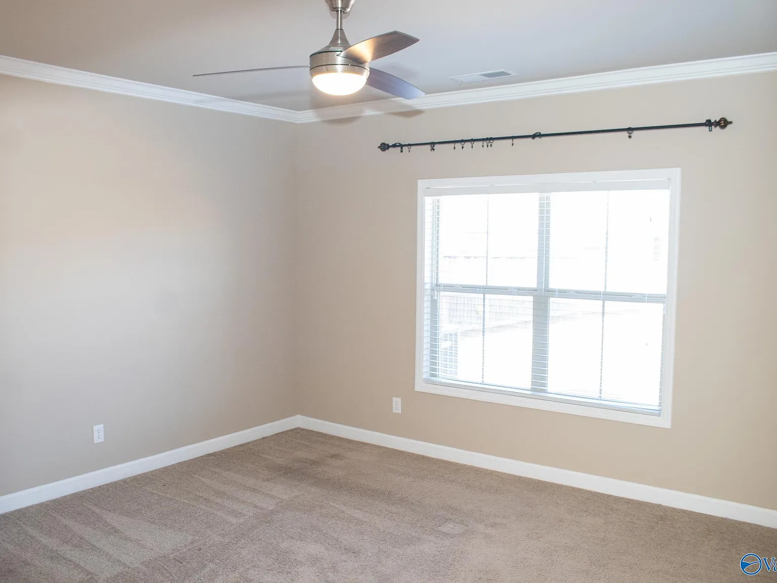 3 bed, 2.0 bath, 1900 sqft, $2,100 — Photo 4