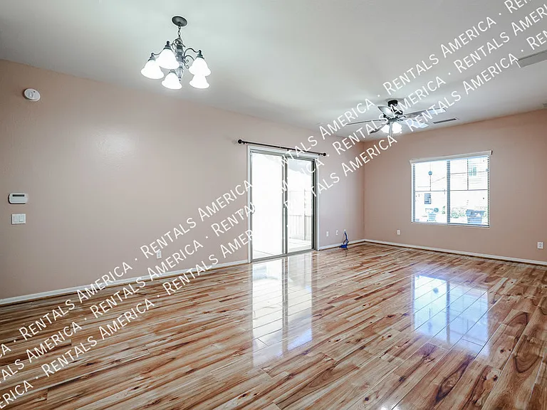 2127 W Monte Cristo Ave — Photo 11
