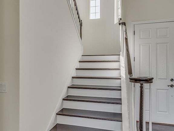 3rd image of 863 DORCHESTER Drive