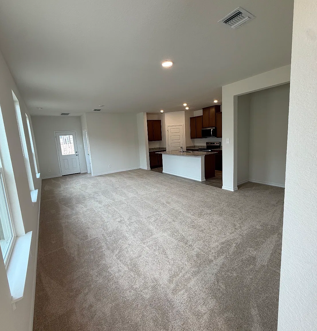 4 bed, 1605 sqft, $1,990 — Photo 4
