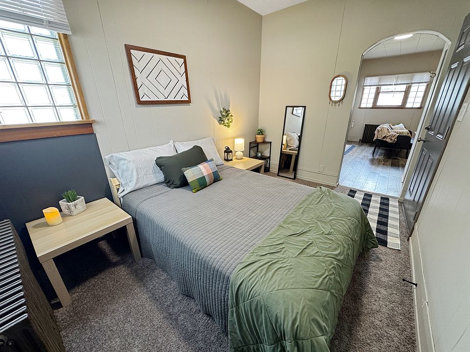 Small 1 bedroom apartment fully furnished.