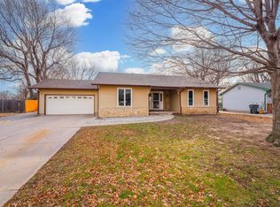 406 Peach Tree Ln, Haysville, KS 67060