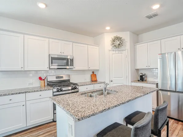 2301 Pyrite Dr, Aubrey, TX 76227