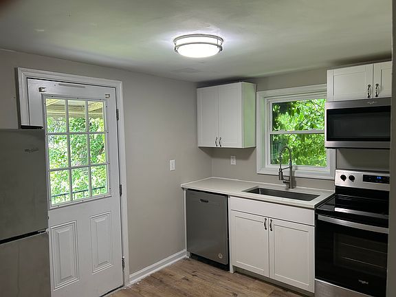 4th image of 257 Sunset Dr