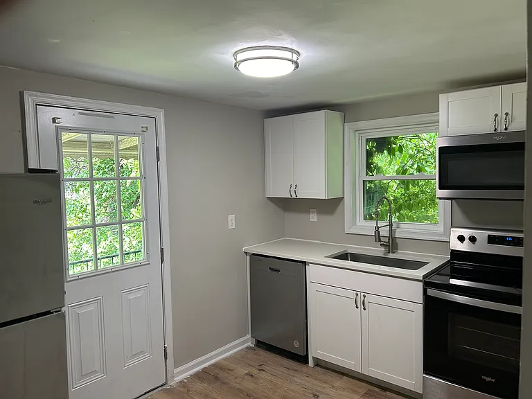 257 Sunset Dr — Photo 4