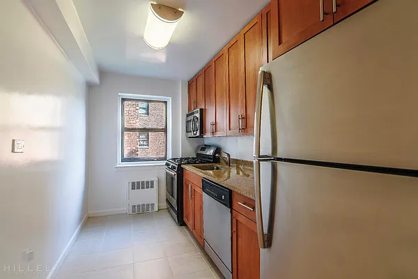 Rented by Hillel Realty Group | media 16