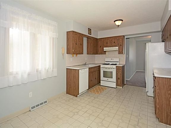 5th image of 1461 Sheridan Dr