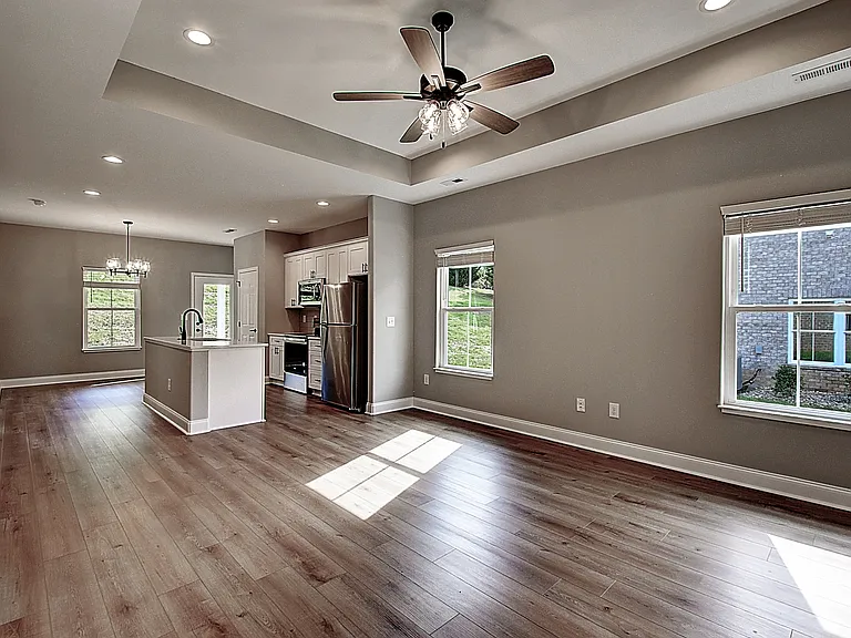 209 University Pkwy #41 — Photo 22