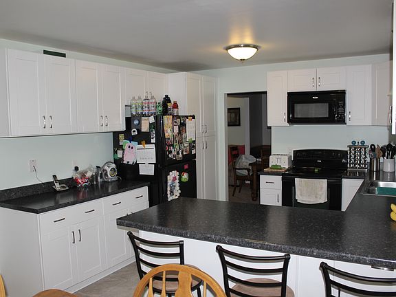 Kitchen (18'6" x 11'6")