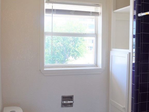 4th image of 229 E Madison Ave APT 4