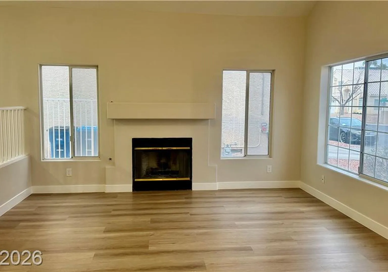 Beautiful Open Floor Plan. 3 Bedrooms, 2.5 Bathroom. Located Southwest. Near Shopping, Schools An... — Photo 3