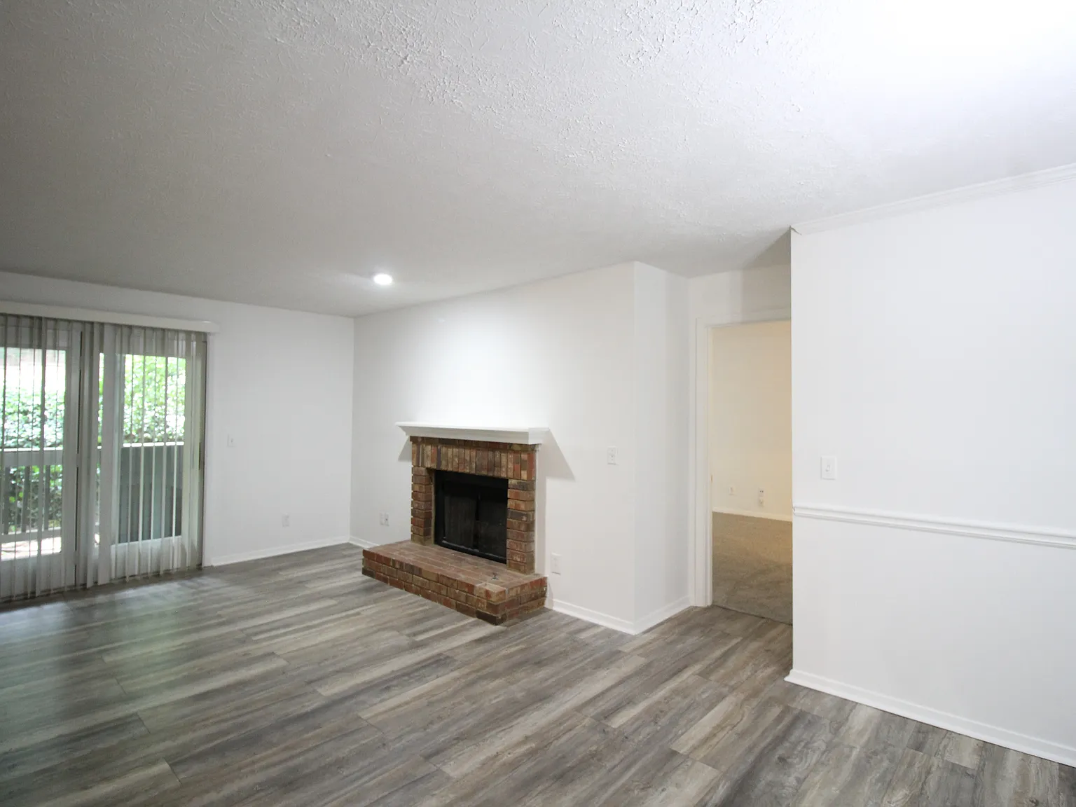 2 bed, 1000 sqft, $1,890 — Photo 4