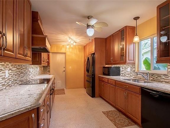 5th image of 240 NE 8th Ave