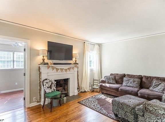 2nd image of 104 Dove Ln