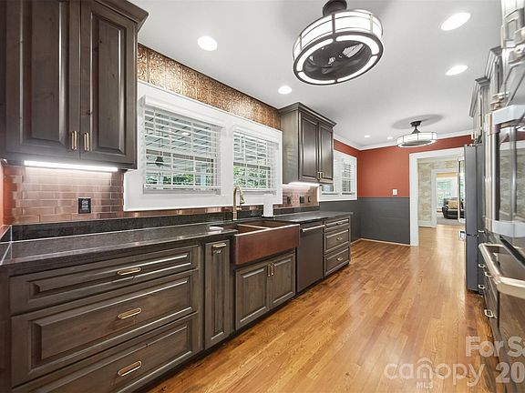 3rd image of 313 Italy St NE