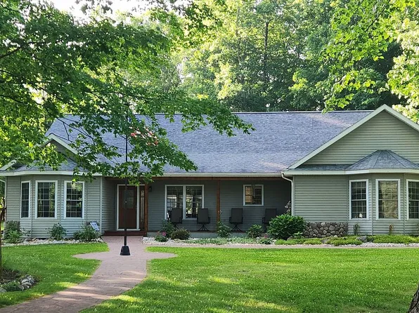 3250 Juniper Dr, Farwell, MI 48622