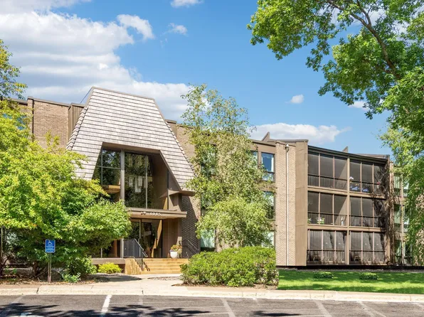 6085 Lincoln Dr APT 213, Edina, MN 55436