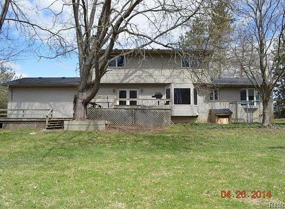 3rd image of 1349 Long Lake Dr