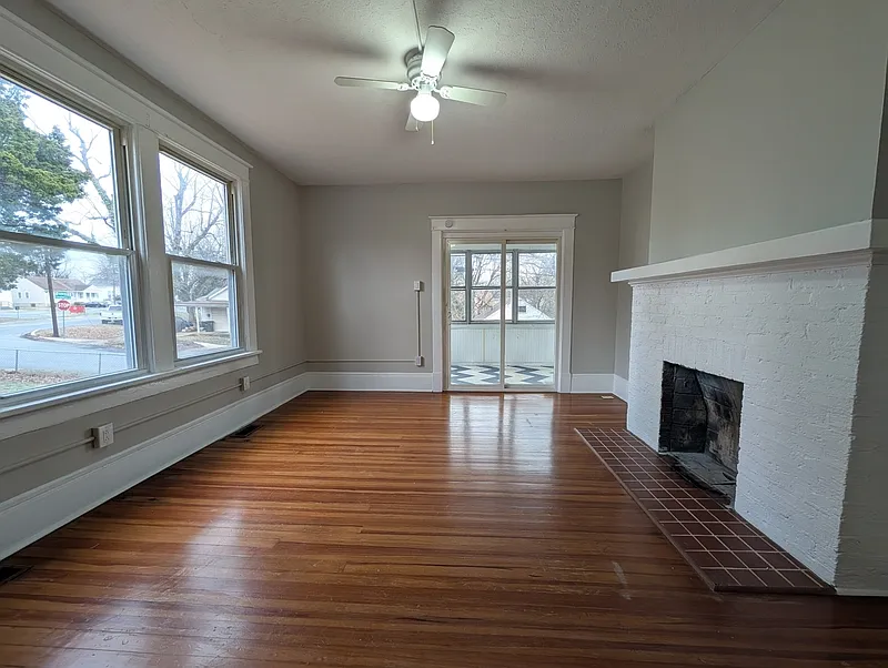 3 bed, 1.0 bath, 1530 sqft, $1,295 — Photo 2