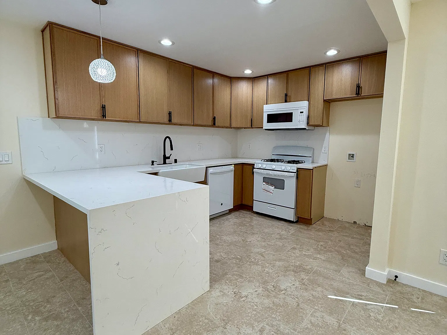 3 bed, 1100 sqft, $3,600 — Photo 1