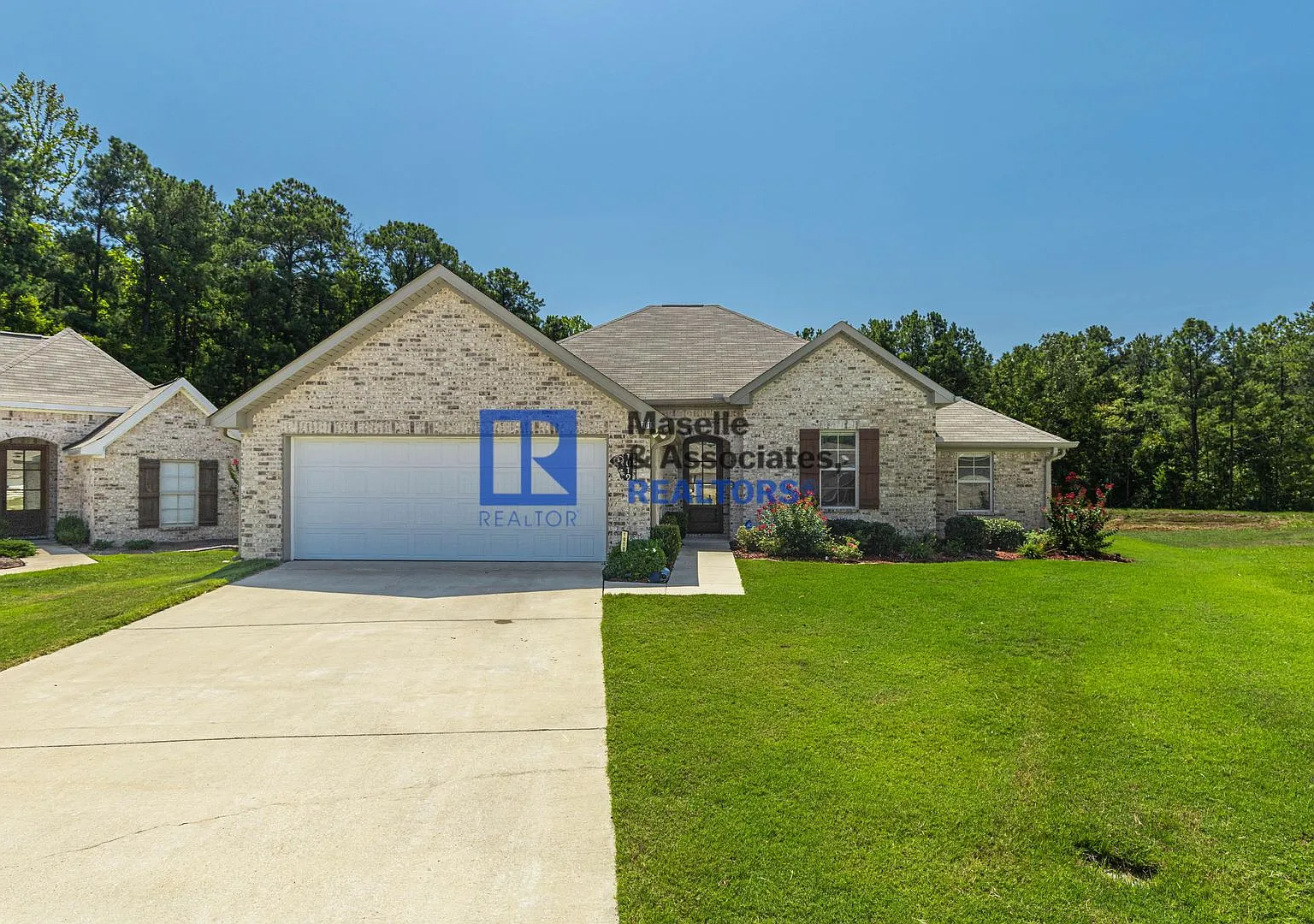 4 Bed/2 Bath Home in Pearl in Silver Ridge — Photo 1