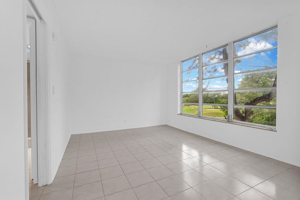 3051 S Palm Aire Drive Unit 308, photo 5