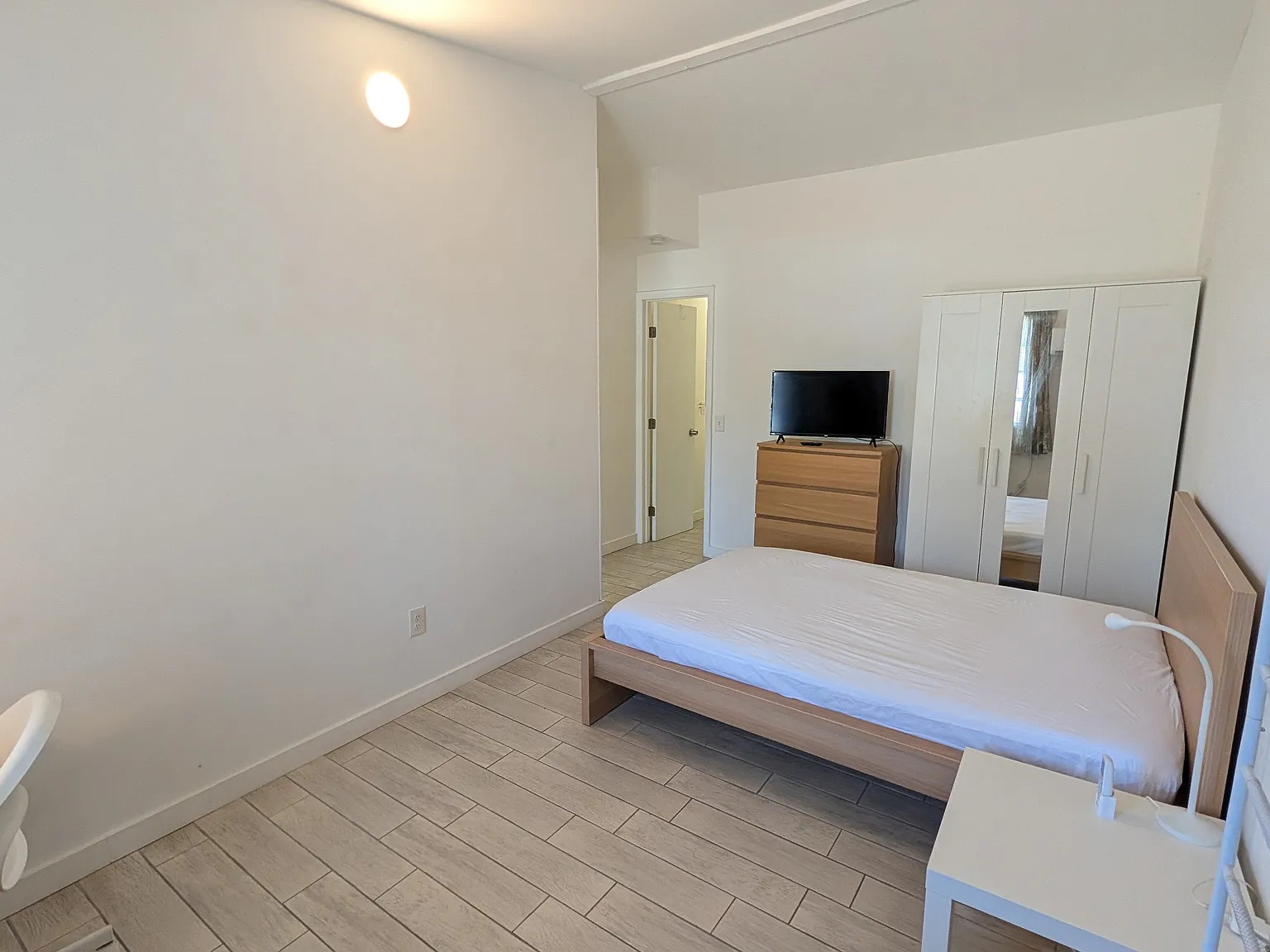 1 bed, 320 sqft, $1,400 — Photo 2