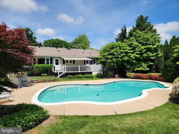 284 Overbrook Dr, Newtown Square, PA 19073