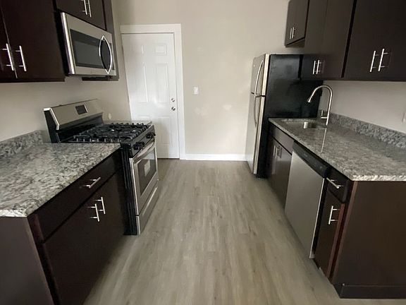 2nd image of 2933-35 N Hamlin Ave #2902-2
