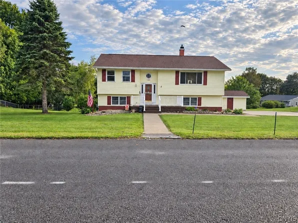 1300 Robin Rd, Utica, NY 13502