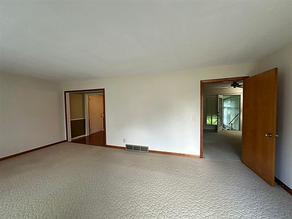 5th image of 2310 Grandview Ct