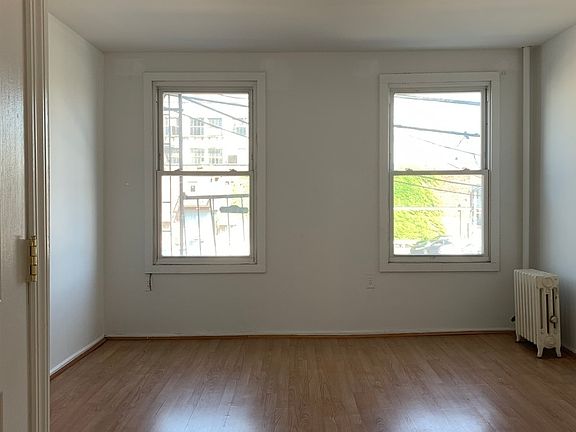 5th image of 45-42 Vernon Blvd #3