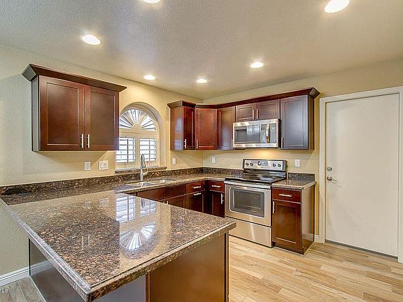 3rd image of 1531 W Longhorn Ct