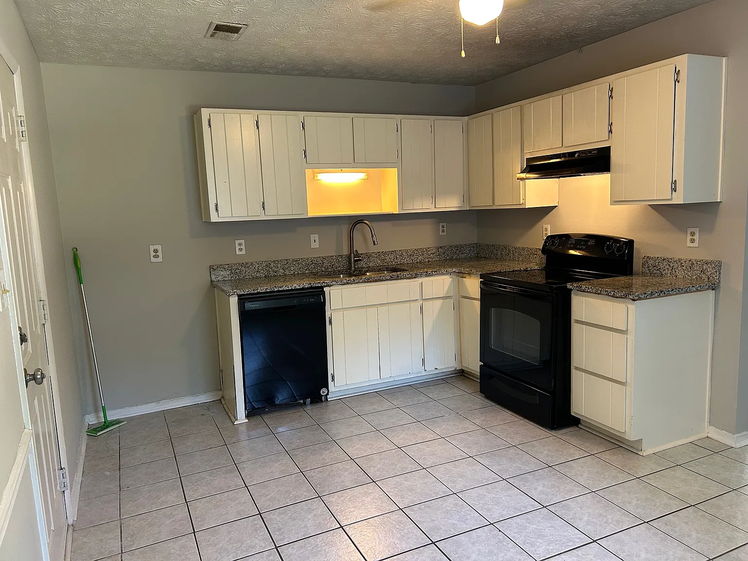 2 bed, 1584 sqft, $1,450 — Photo 4
