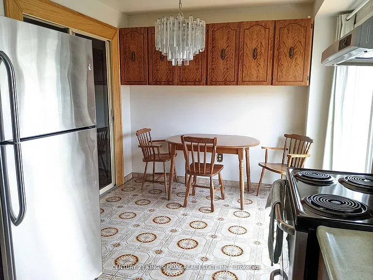 90 Appleby Cres #UL — Photo 8