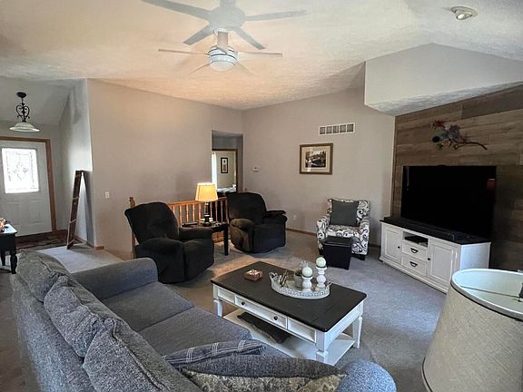 2nd image of 8749 Timberlane Dr