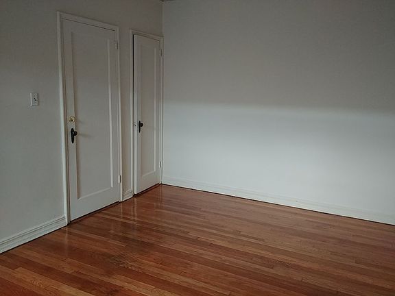 5th image of 4216 80th St APT 1P
