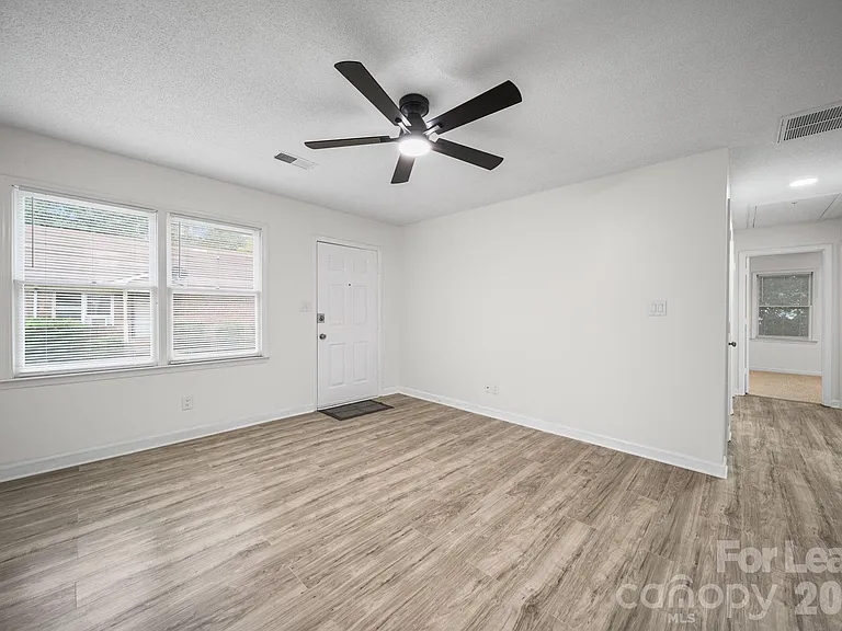1110 Chandler Dr — Photo 9