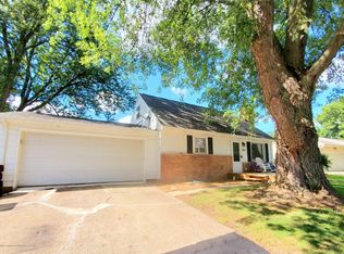 11135 Flint Rock Dr, Grand Ledge, MI