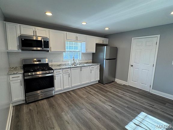4th image of 1109 Mary St