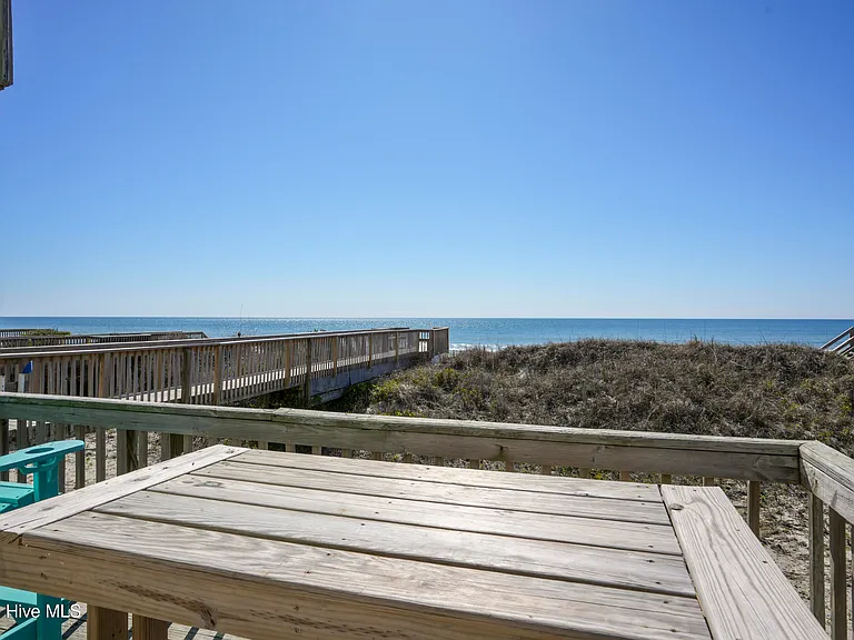 3994 Island Dr — Photo 22