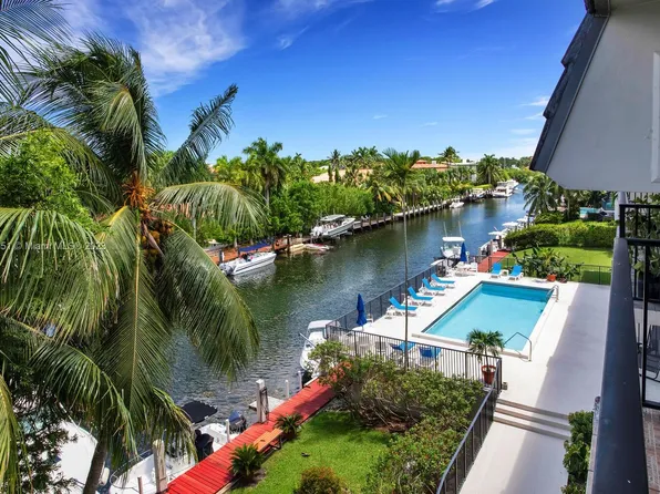 6815 Edgewater Dr APT 303, Coral Gables, FL 33133