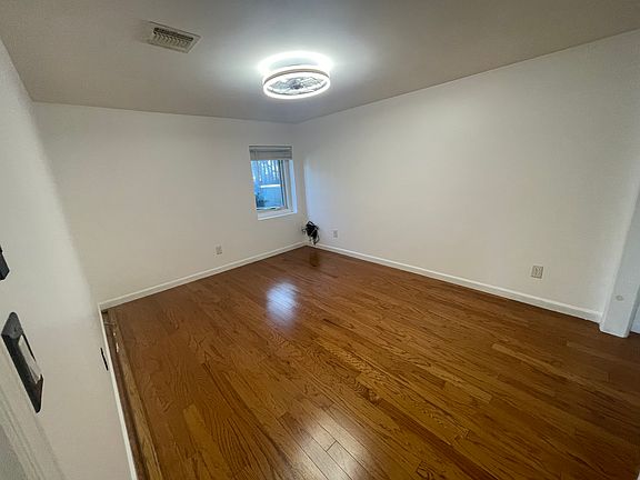 3rd image of 95 Arnot St Floor 1